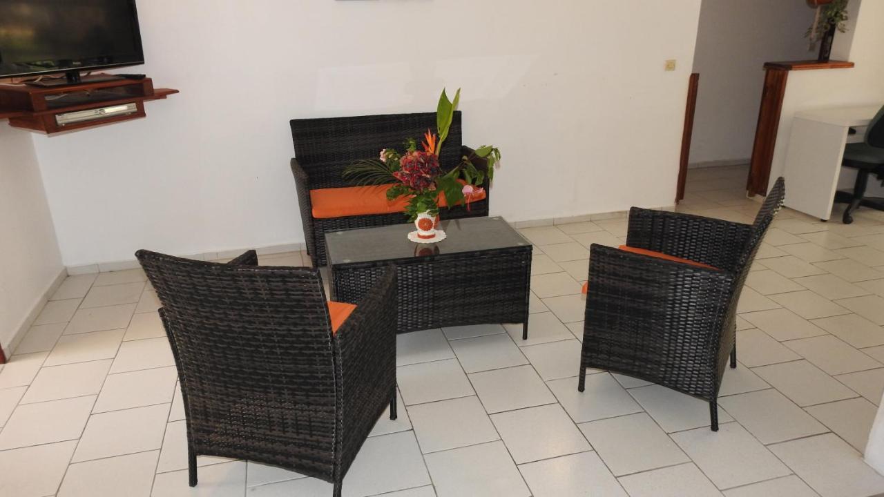 Villa Nanou , Villa De Plein Pied Avec Joli Jardin Bouillante Bagian luar foto